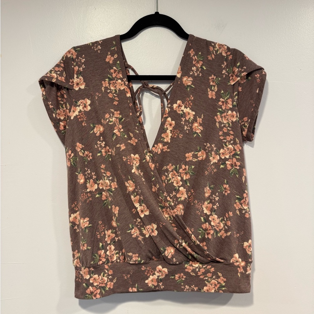 NWT Charming Charlie flowy open back purple floral short sleeve‎ strappy shirt